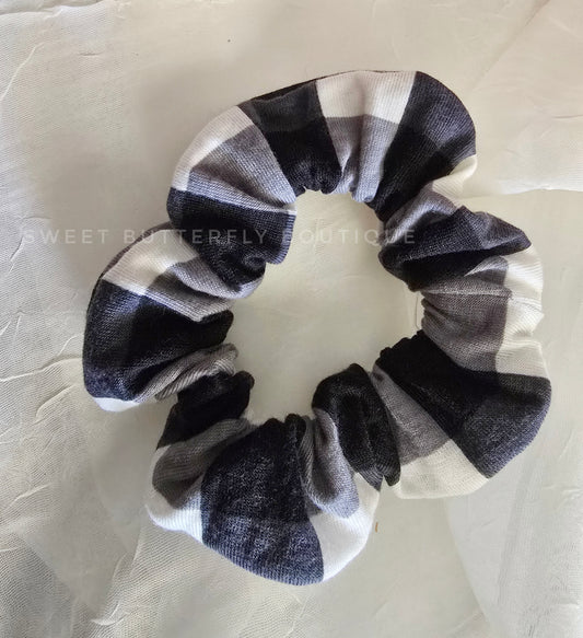 White and black plaid scrunchy
