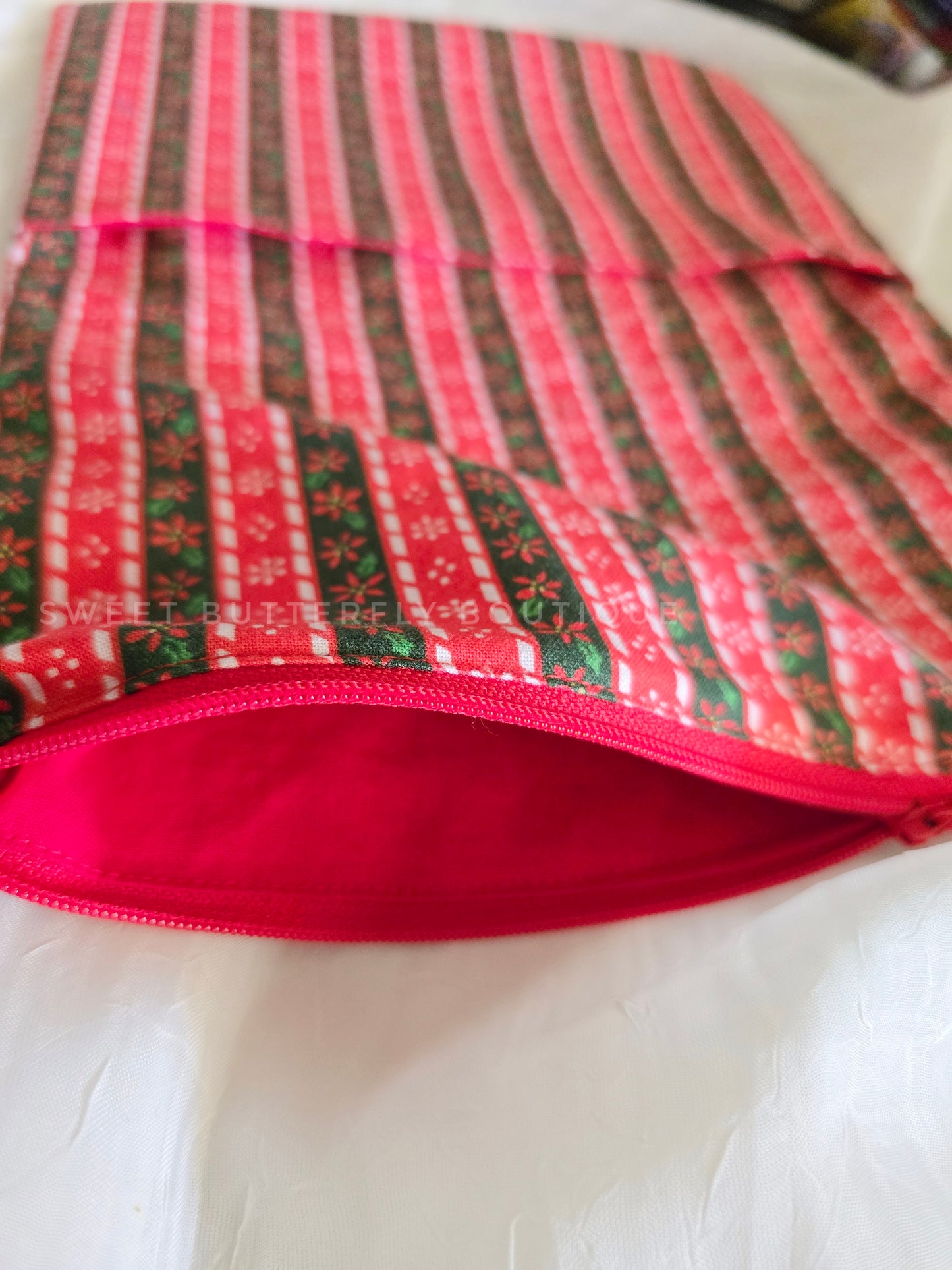 Holly stripes wallpaper - booksleeve