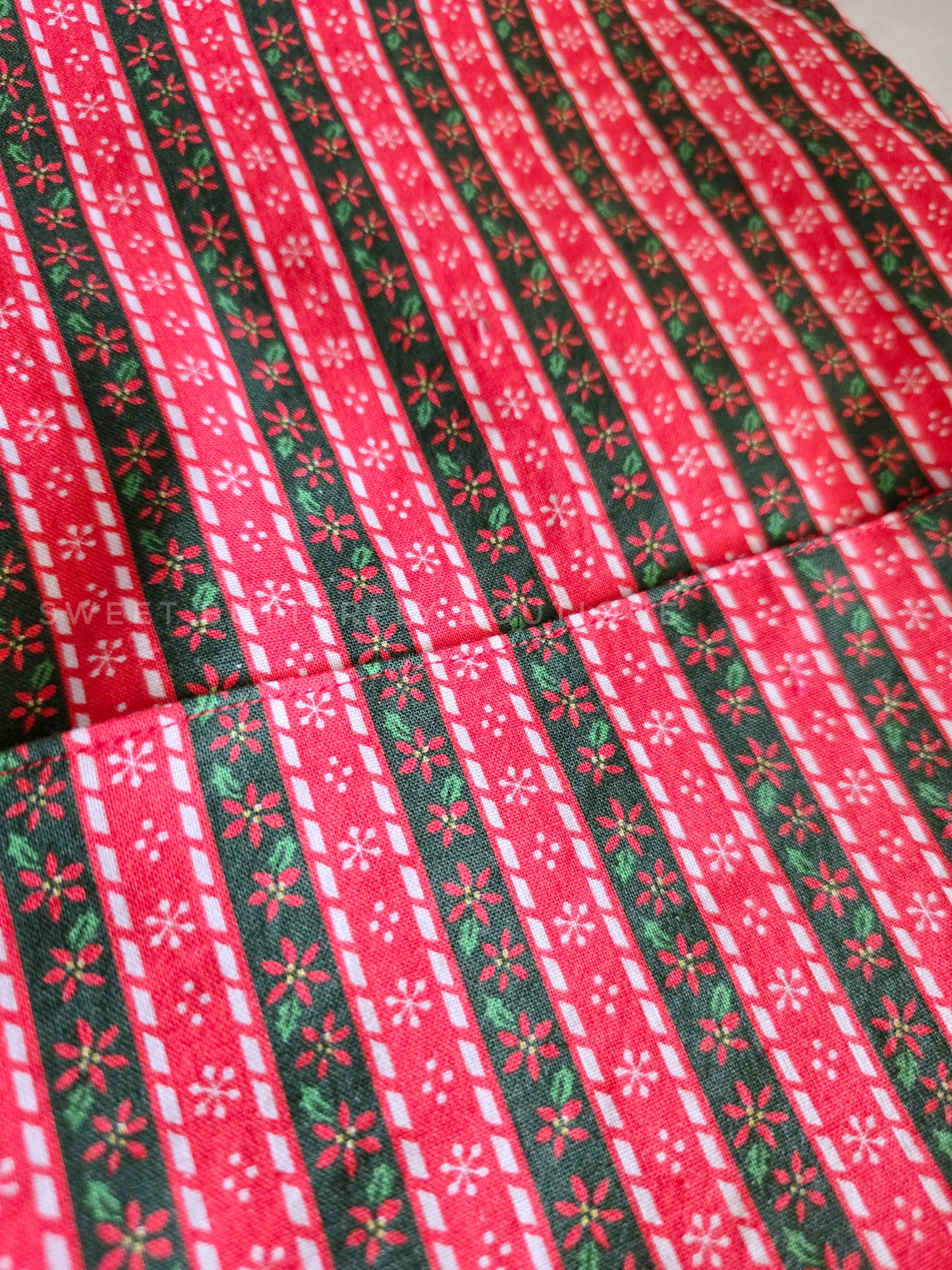 Holly stripes wallpaper - booksleeve